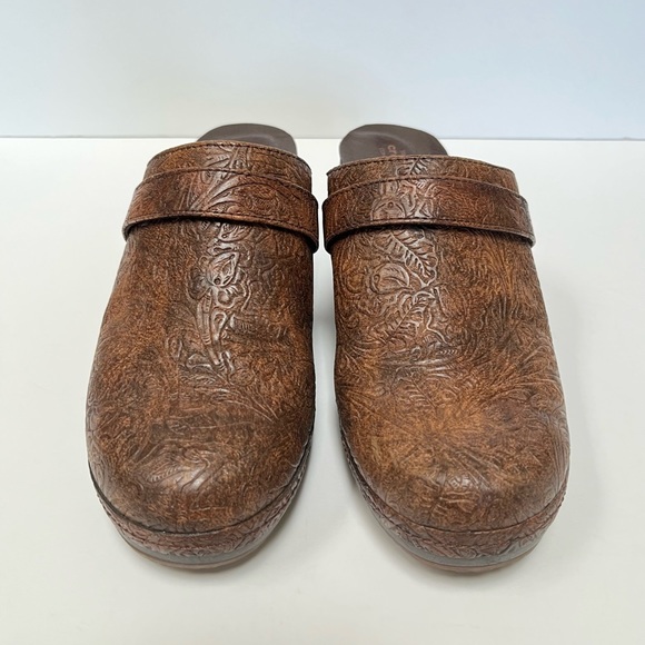 Crocs Sarah Tooled Clogs Brown Leather Comfort Shoes Mules Sz 10 - Picture 2 of 8